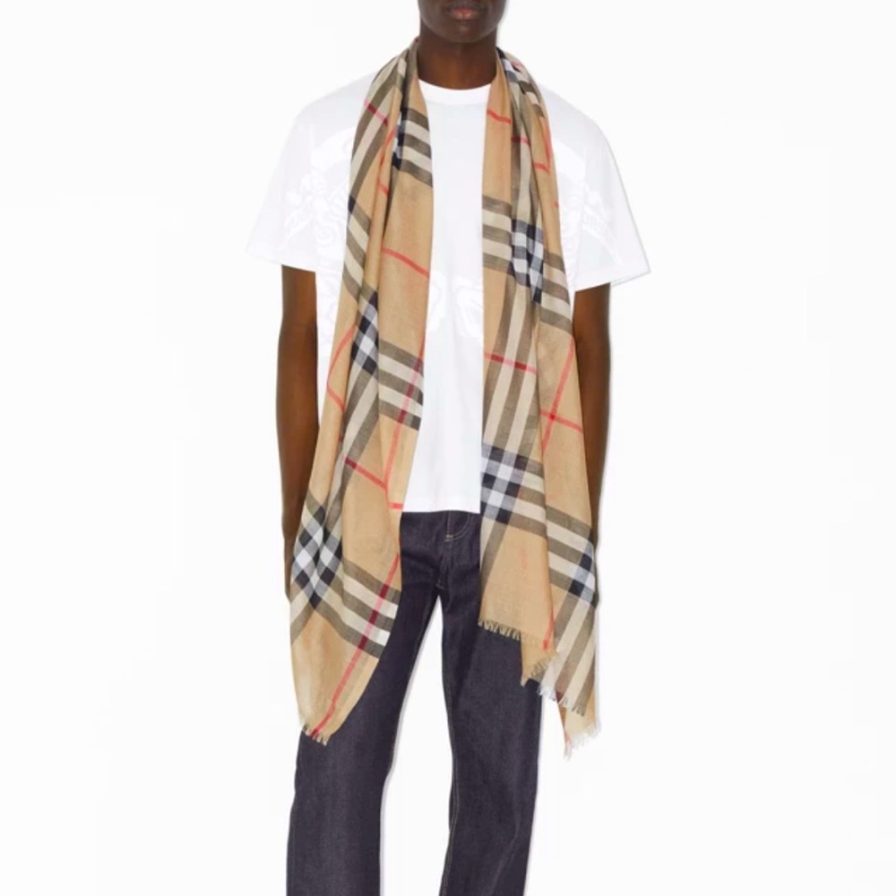 Classic Burberry italian made wool silk scarf